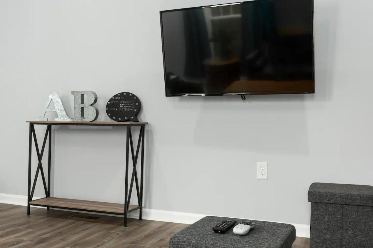 Recently Renovated Chic Durham Farmhouse Luaran gambar
