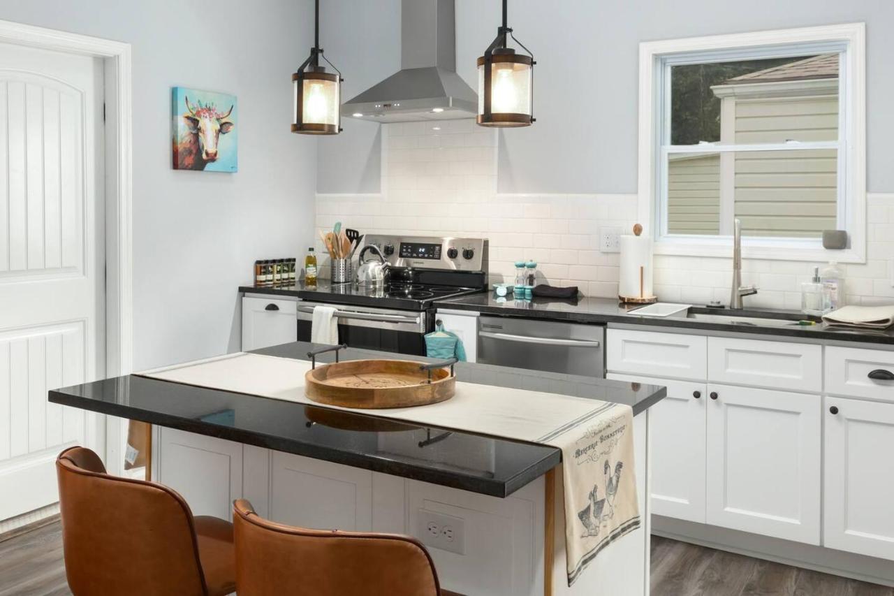 Recently Renovated Chic Durham Farmhouse Luaran gambar